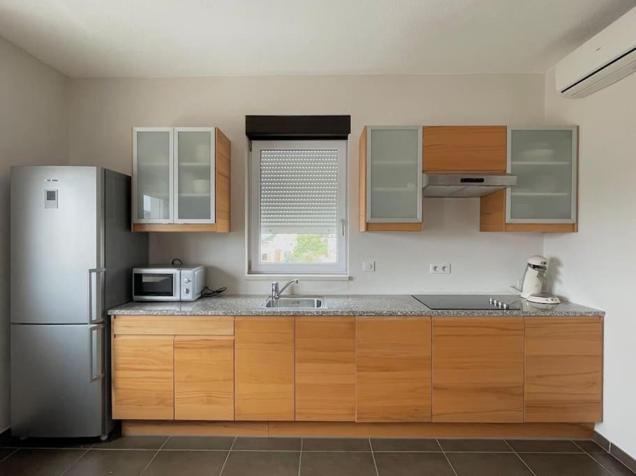 Appartement Mb - Logement 3 Chambres - דראגה מראה חיצוני תמונה